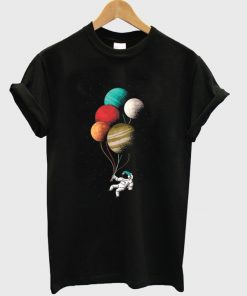 spaceman astronaut planet ballons t-shirt